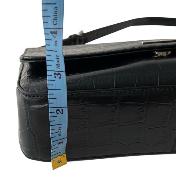 Nine West Elegant Black Faux Crocodile-Embossed Pattern Shoulder Bag in One Size - Picture 12 of 13